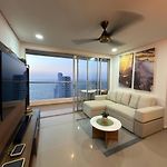 Apartamento En Cartagena - Lujoso y Moderno PISO19 - Cerca a Ciudad amurllada y Frente a Playa