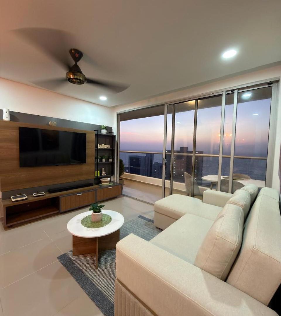 Apartamento En - Lujoso Y Moderno Piso19 - Cerca A Ciudad Amurllada Y Frente A Playa *