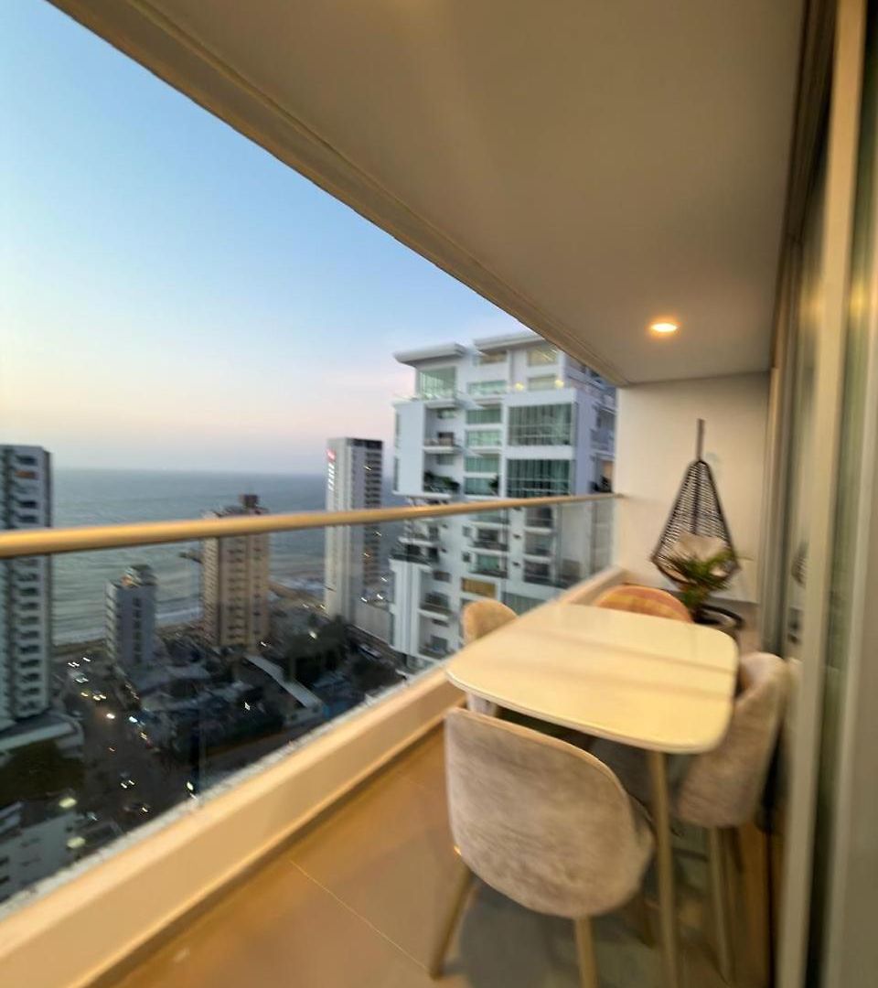 Apartamento En - Lujoso Y Moderno Piso19 - Cerca A Ciudad Amurllada Y Frente A Playa *