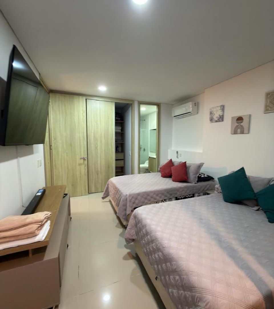Apartamento En - Lujoso Y Moderno Piso19 - Cerca A Ciudad Amurllada Y Frente A Playa *