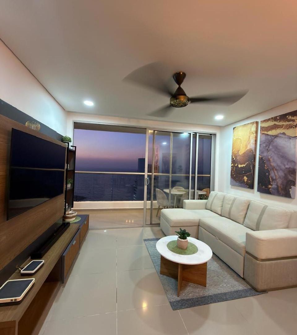 En - Lujoso Y Moderno Piso19 - Cerca A Ciudad Amurllada Y Frente A Playa Apartamento