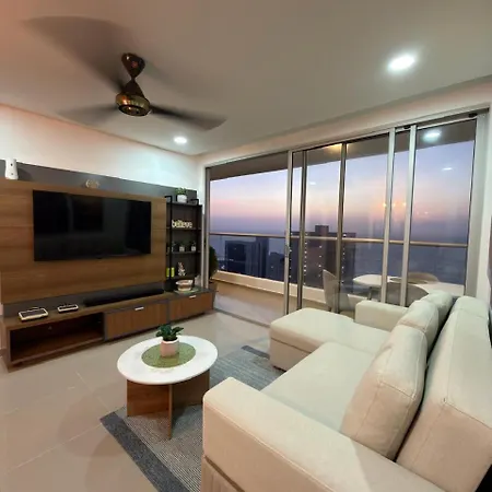 Apartamento En - Lujoso Y Moderno Piso19 - Cerca A Ciudad Amurllada Y Frente A Playa *