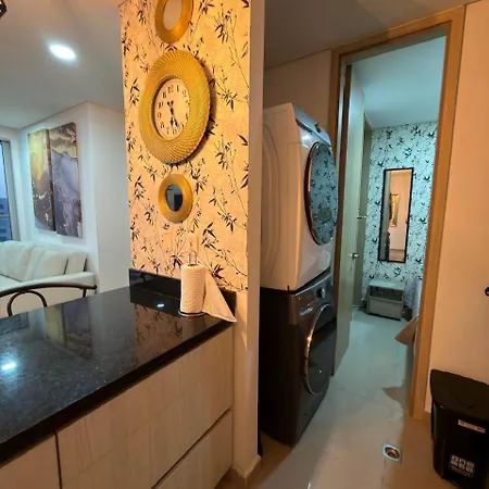 Apartamento En - Lujoso Y Moderno Piso19 - Cerca A Ciudad Amurllada Y Frente A Playa