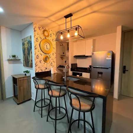 En - Lujoso Y Moderno Piso19 - Cerca A Ciudad Amurllada Y Frente A Playa Apartamento *