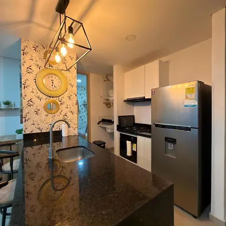 Apartamento En - Lujoso Y Moderno Piso19 - Cerca A Ciudad Amurllada Y Frente A Playa *