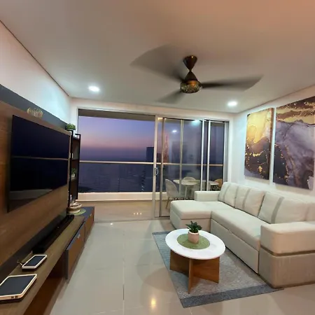 En - Lujoso Y Moderno Piso19 - Cerca A Ciudad Amurllada Y Frente A Playa Apartamento